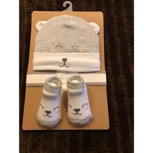 Baby Essentials bear hat & socks 0-6 m